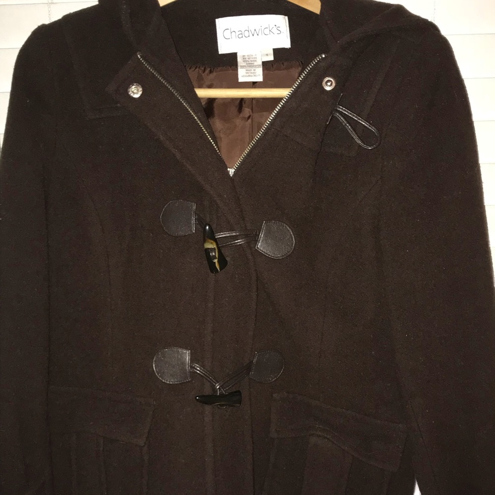 Brown toggle-tie coat